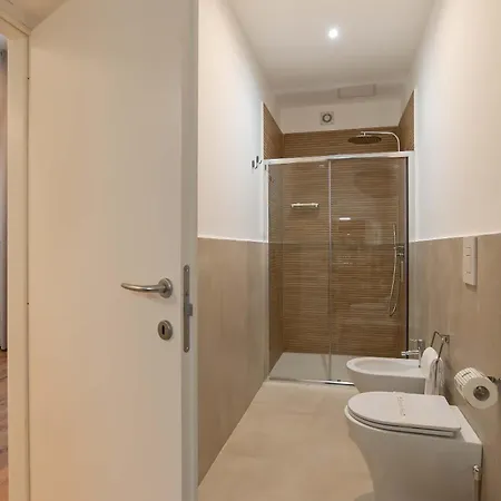 Essence Collection Rome