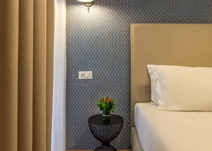 Essence Collection Roma